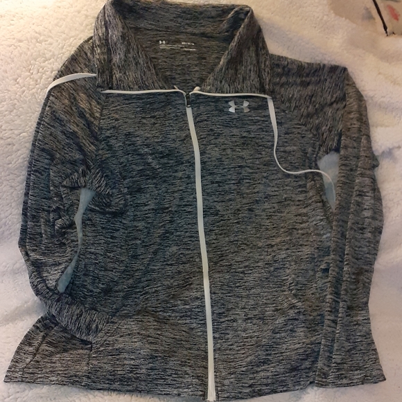 Under Armour Sweaters - NWOT Lightweight Under Armour Heatgear Longsleeve